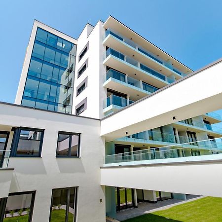 Clyde-Premium Lelle Waterfront Private Apartment Балатонлелле Экстерьер фото