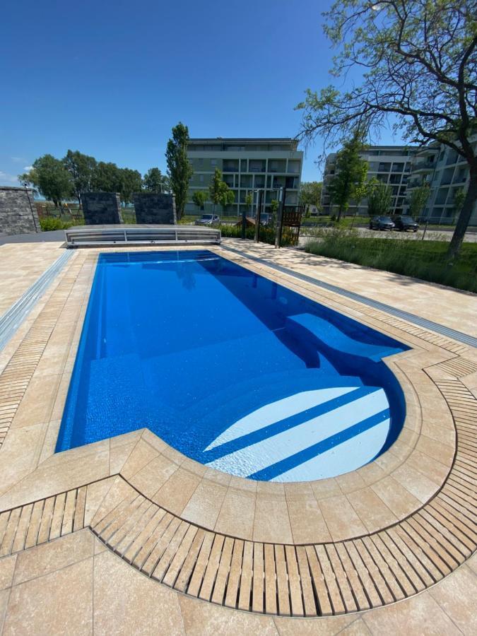 Clyde-Premium Lelle Waterfront Private Apartment Балатонлелле Экстерьер фото