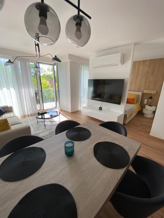 Clyde-Premium Lelle Waterfront Private Apartment Балатонлелле Экстерьер фото