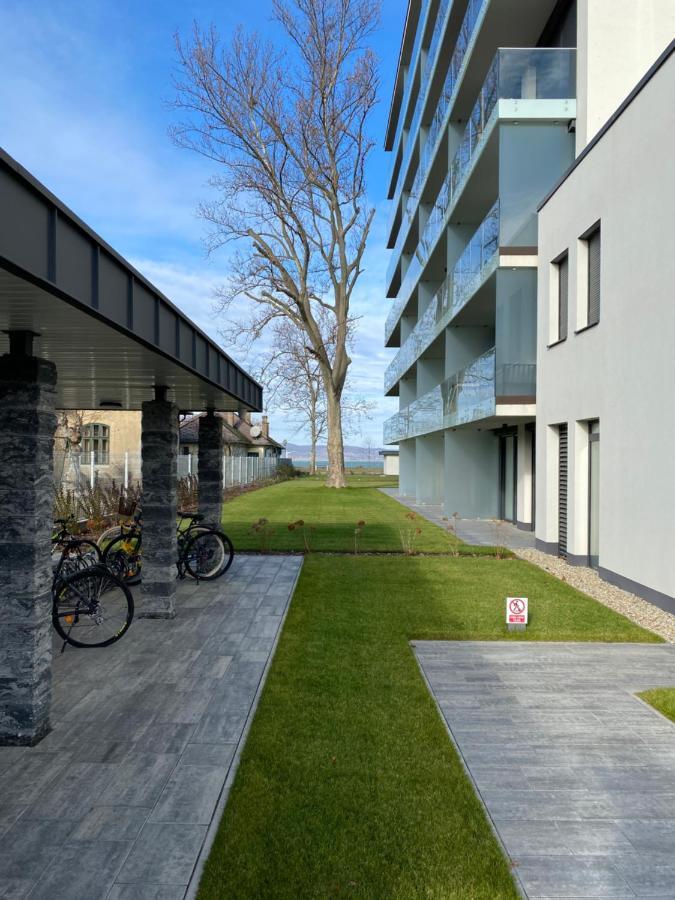 Clyde-Premium Lelle Waterfront Private Apartment Балатонлелле Экстерьер фото